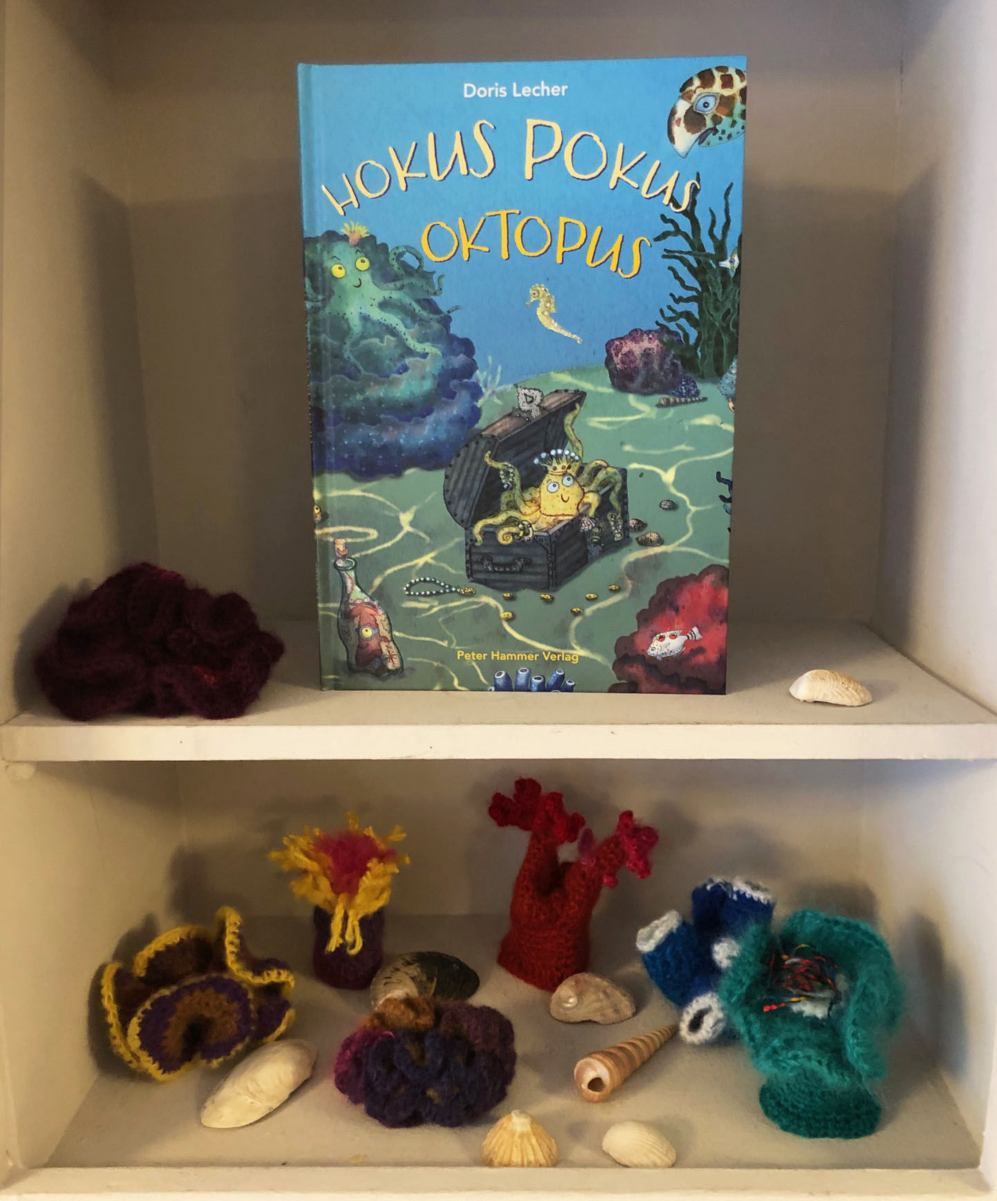 Buch Hokus Pokus Oktopus mit gehäkelten Korallen